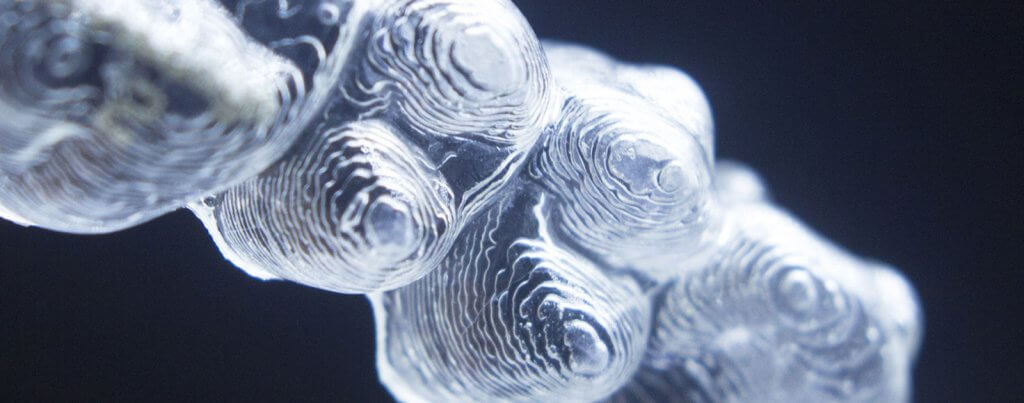 隱適美牙套材料示意圖